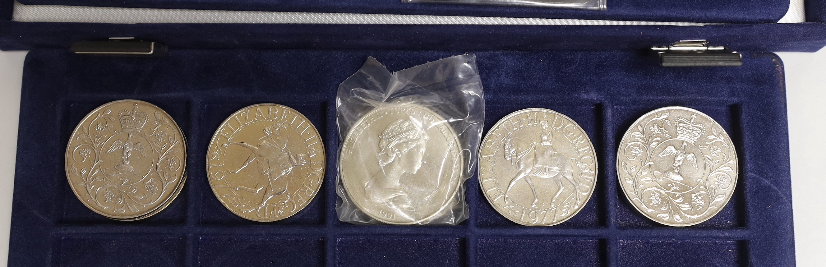 Coins - A quantity of various UK QEII crowns etc.
